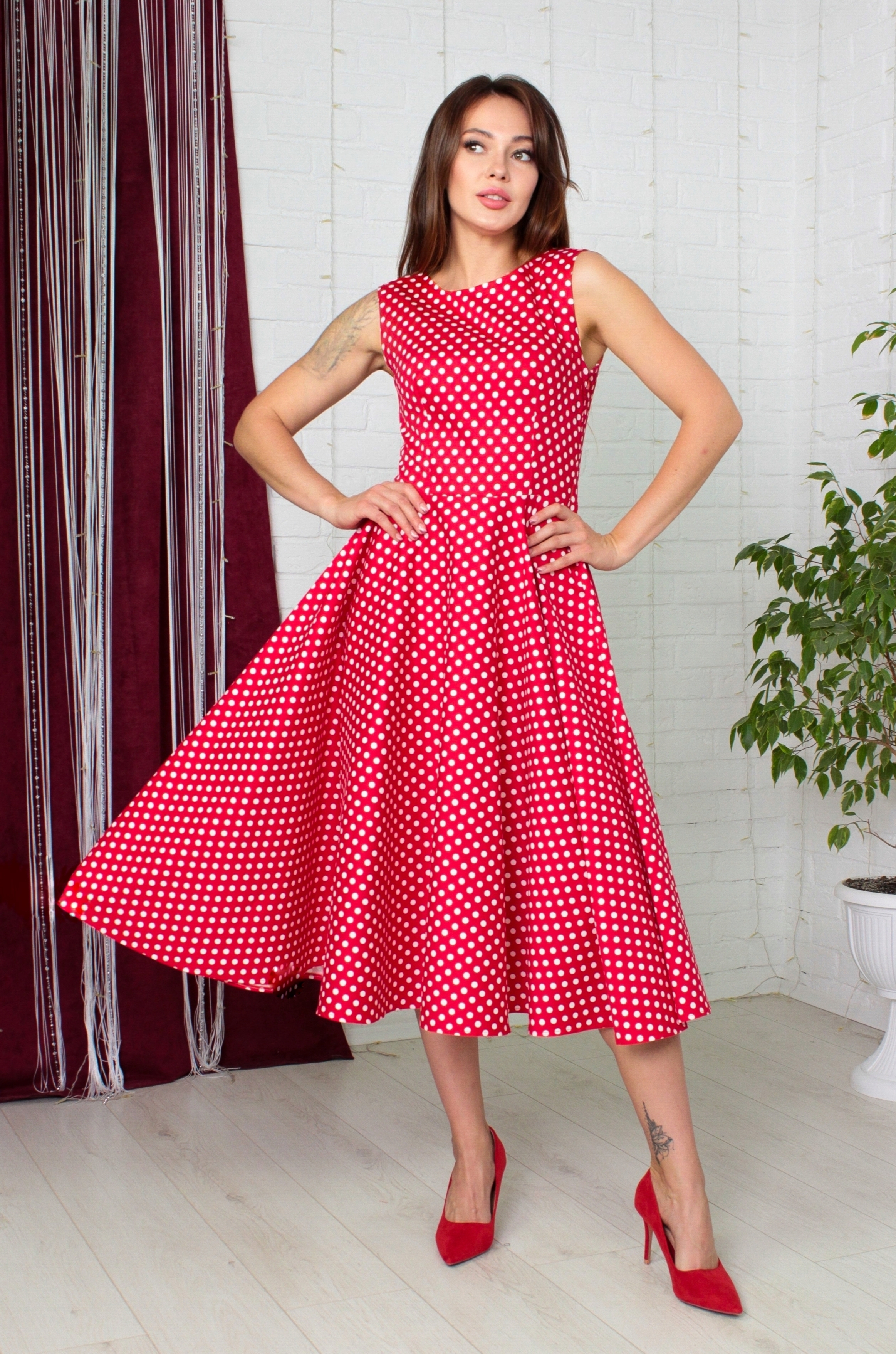 картинка Ретро платье в мелкий горошек с пышной юбкой солнце от магазина Одежда+